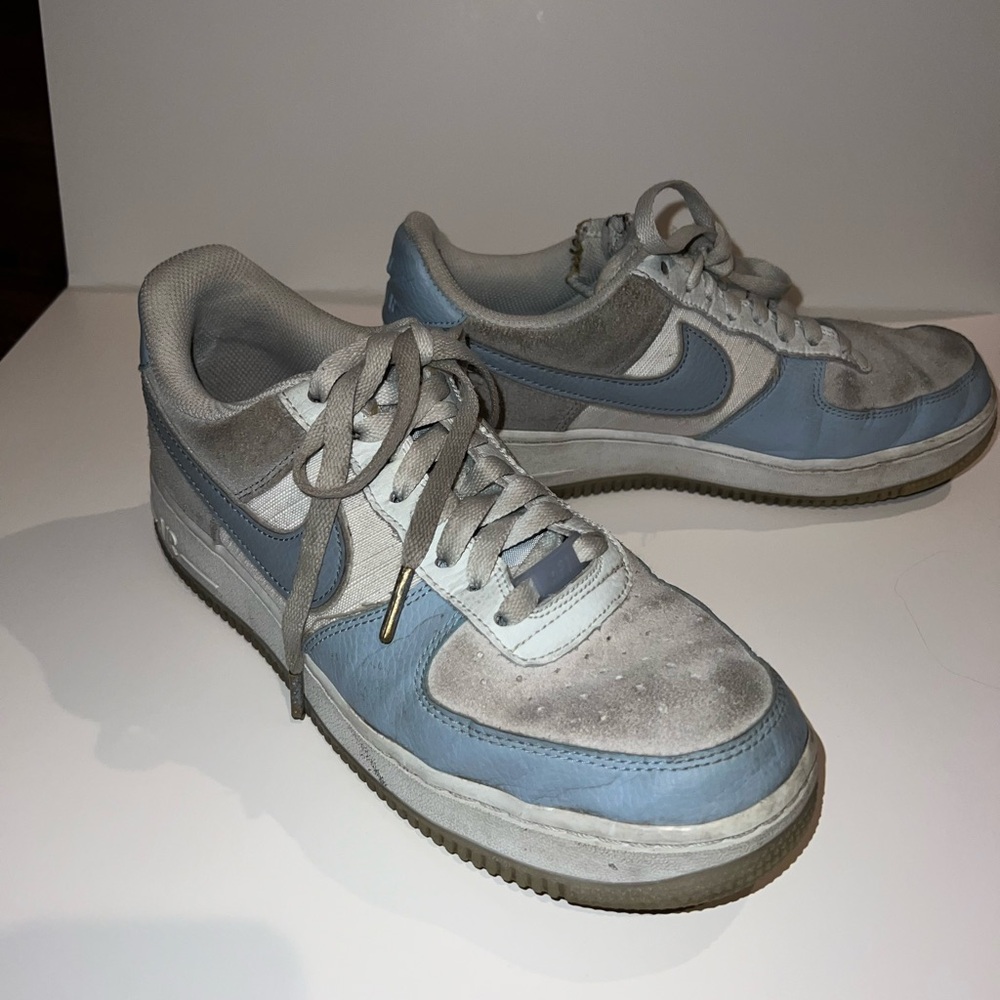 NIKE AIR FORCE 1s